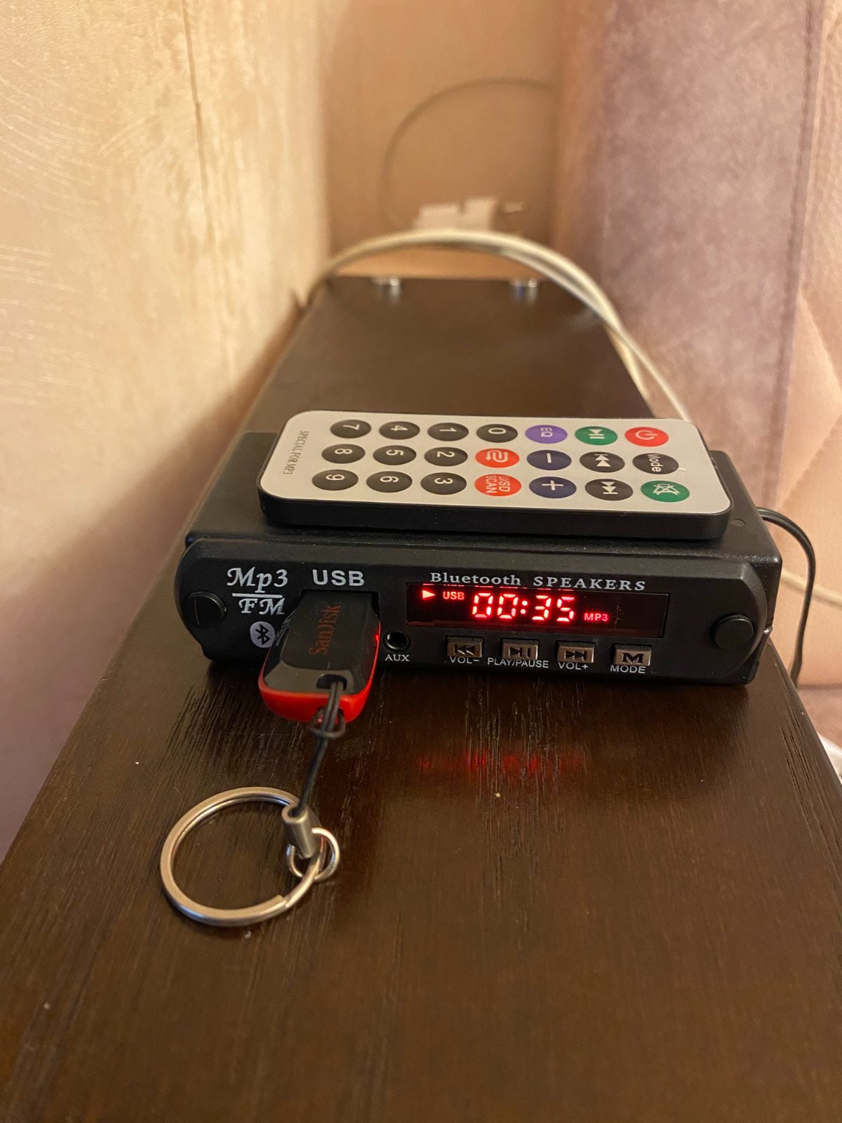 Bluetooth-օվ, USB-օվ (fleshka), AUX-օվ սարք