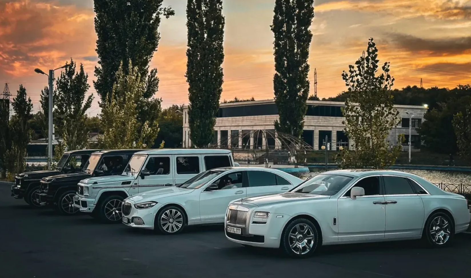 Մեքենաների վարձույթ Գյումրիյում /G class/ Rolls Royse/ Mercedes W221/ W222/ W223