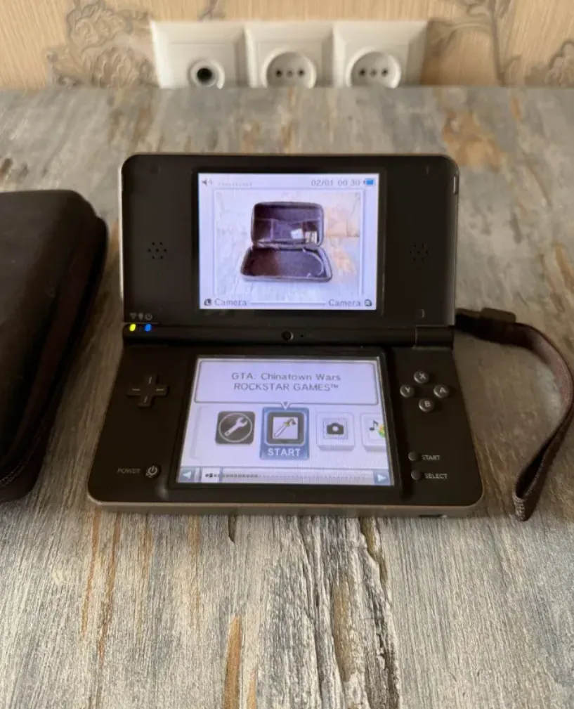 Nintendo DSi XL Կոմպլեկտ