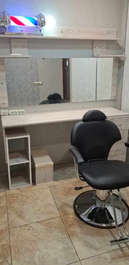 Բառբերի աթոռ կահույքով