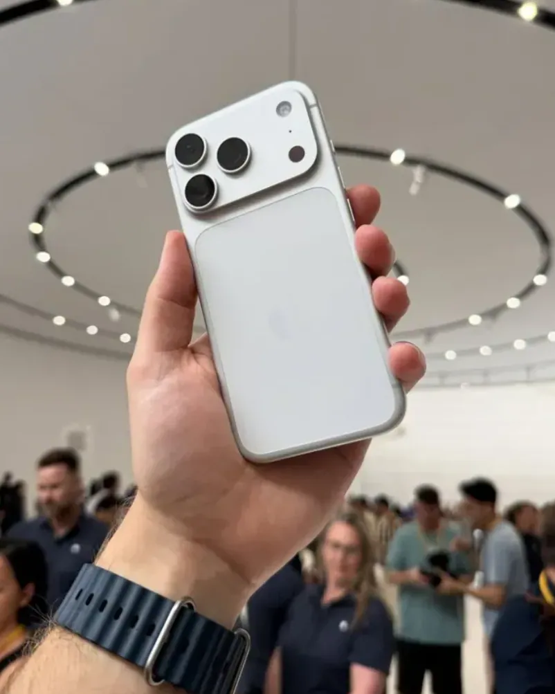 Apple iPhone 17 Pro, 256 GB, արծաթագույն