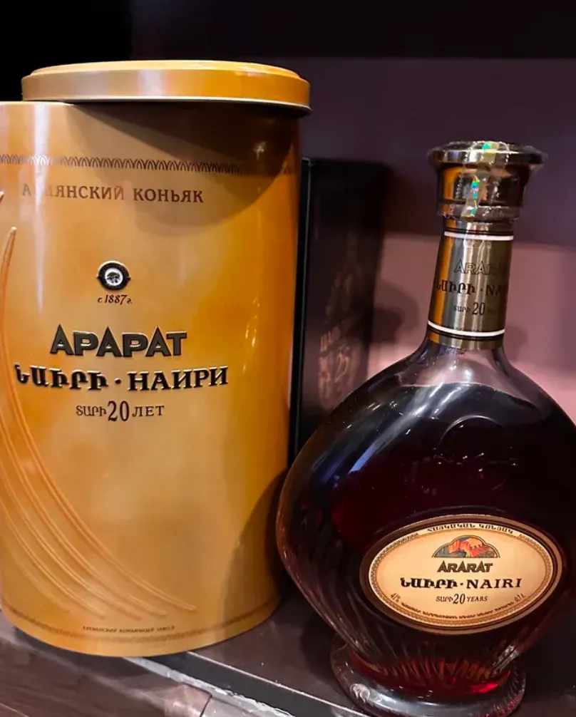 Նաիրի կոնյակ 0,7լ երկաթե տուփով