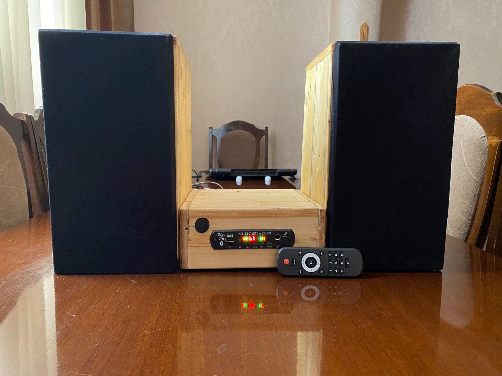 Bluetooth-օվ, USB-օվ AUX-օվ ԵրաԺշտական կենտրոն