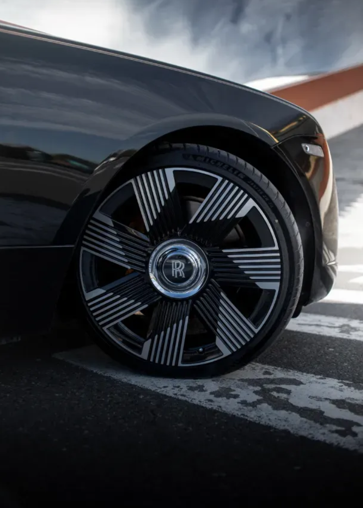 R22 Rolls Royce, BMW Անիվներ անվահեծերով