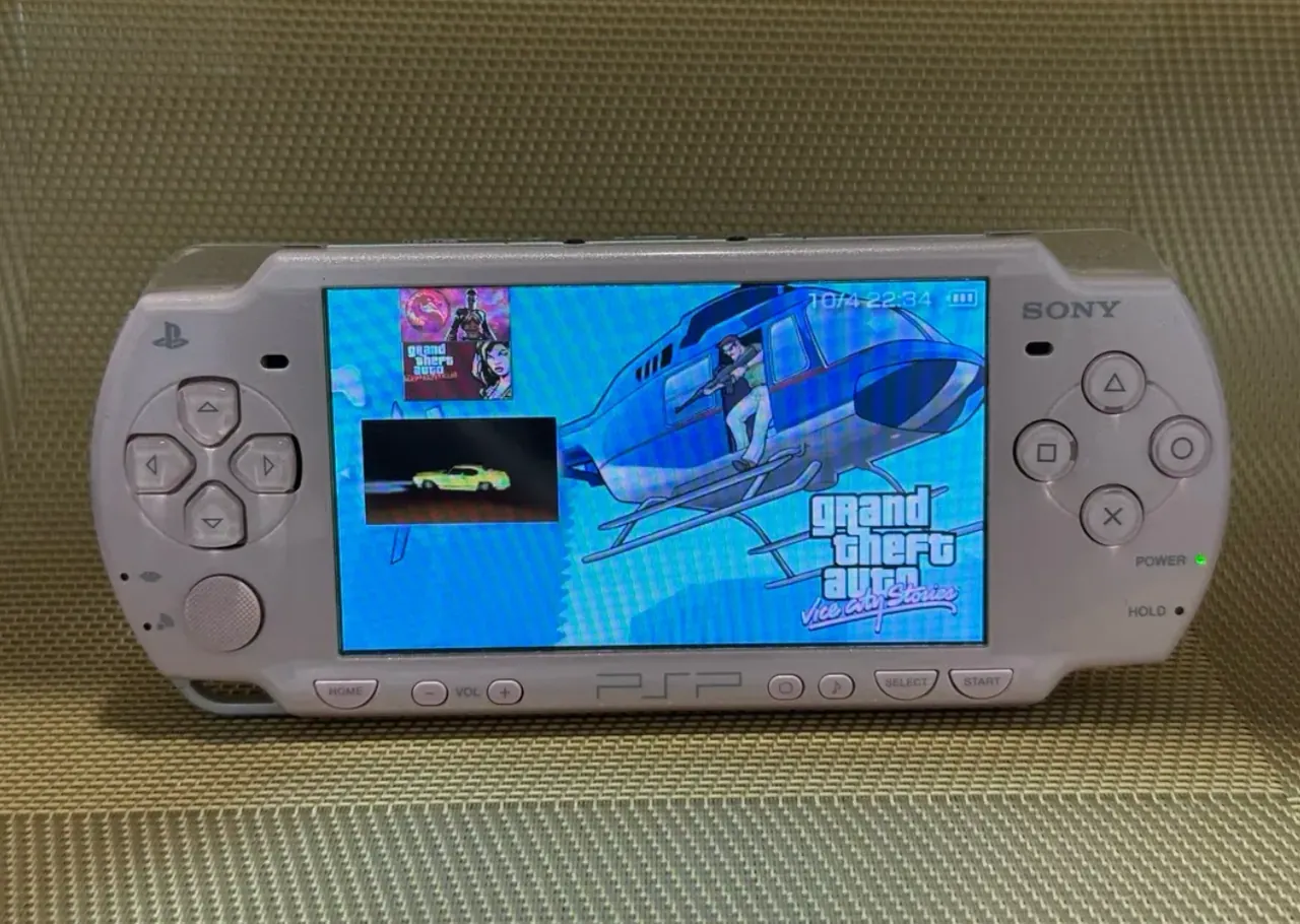 Sony PlayStation Portable series 2000 psp pink