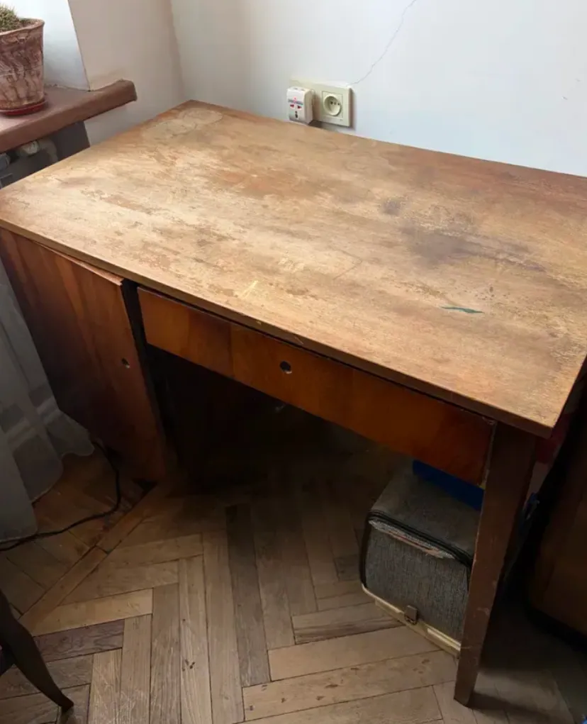 Հին փայտից գրասեղան
