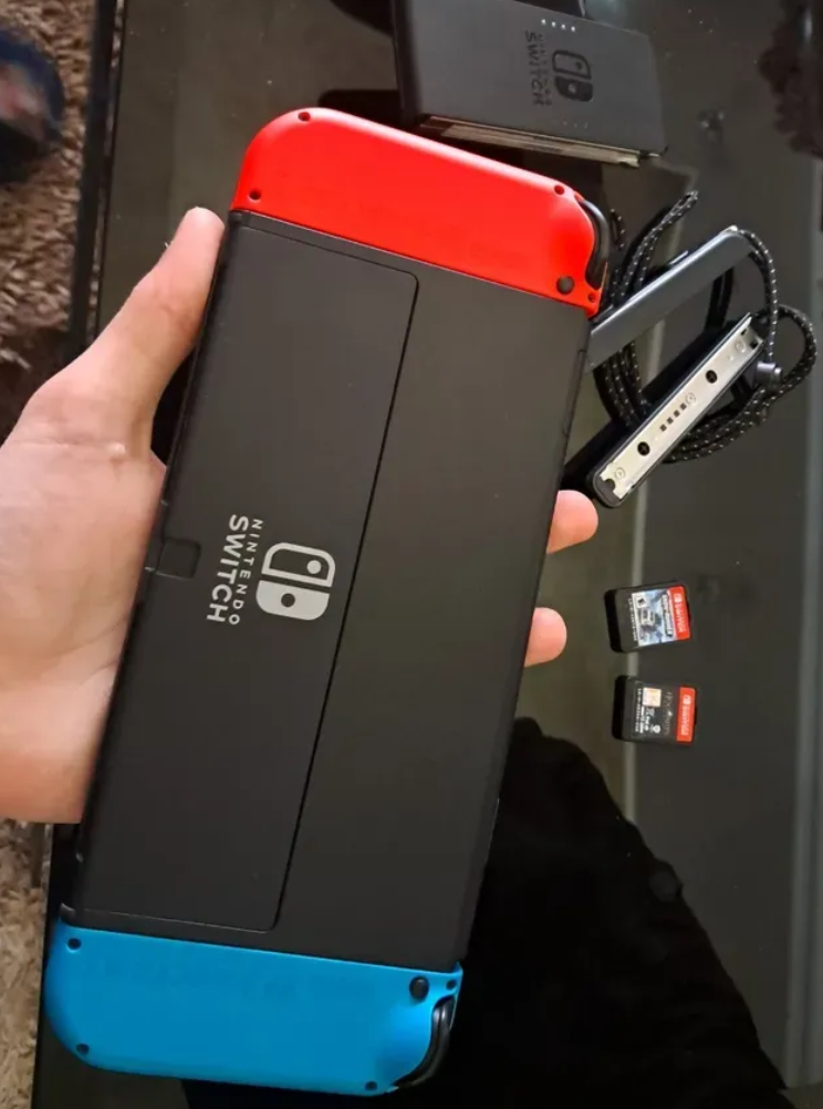 Nintendo խաղային ջոստիկ գտնվում է իդեալական վիճակում, չունի ոչ մի խնդիր (2 խաղ hogwards legacy, snow runner)