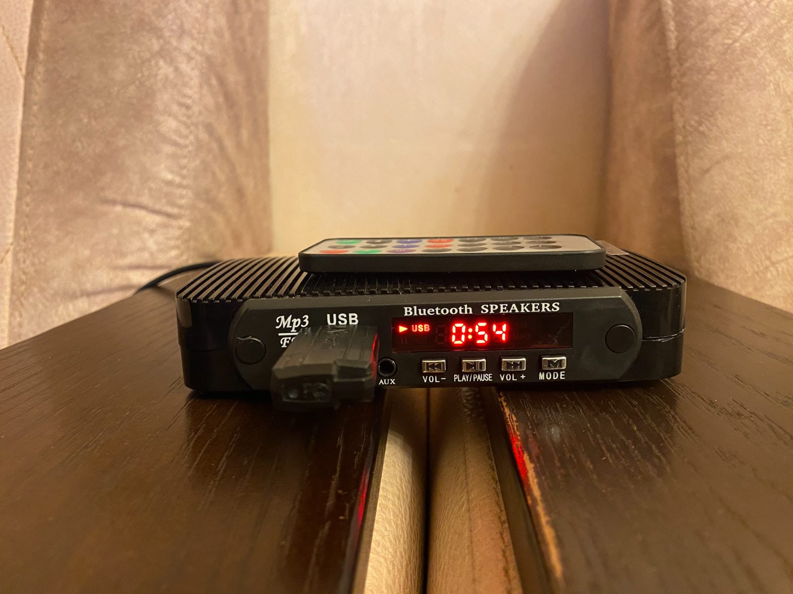Bluetooth-օվ, USB-օվ (fleshka), AUX-օվ սարք