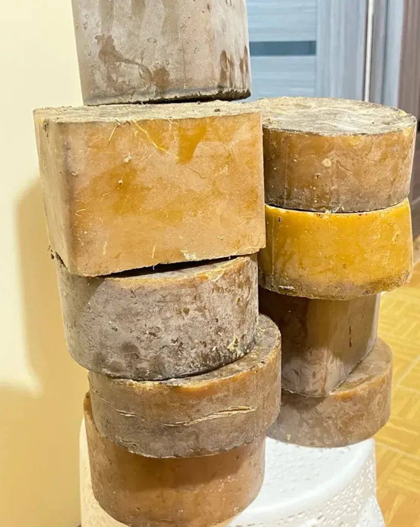 Մեղրամոմ մոմ մեղր