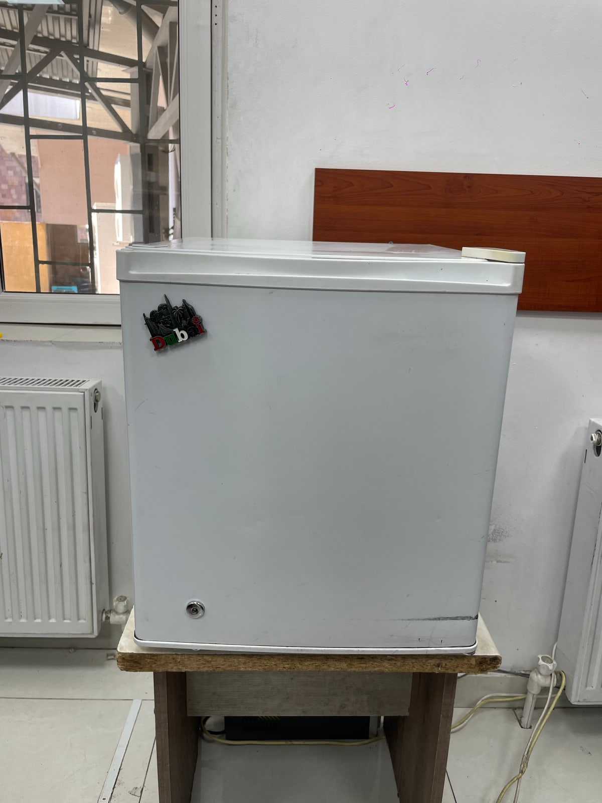 Փոքր սառնարան սառցախցիկով