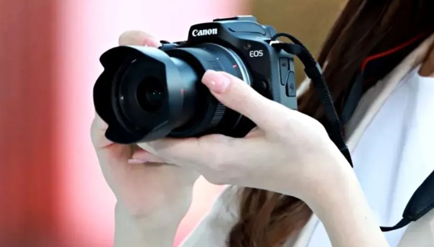 Canon EOS R100 (kit 18-45mm)
