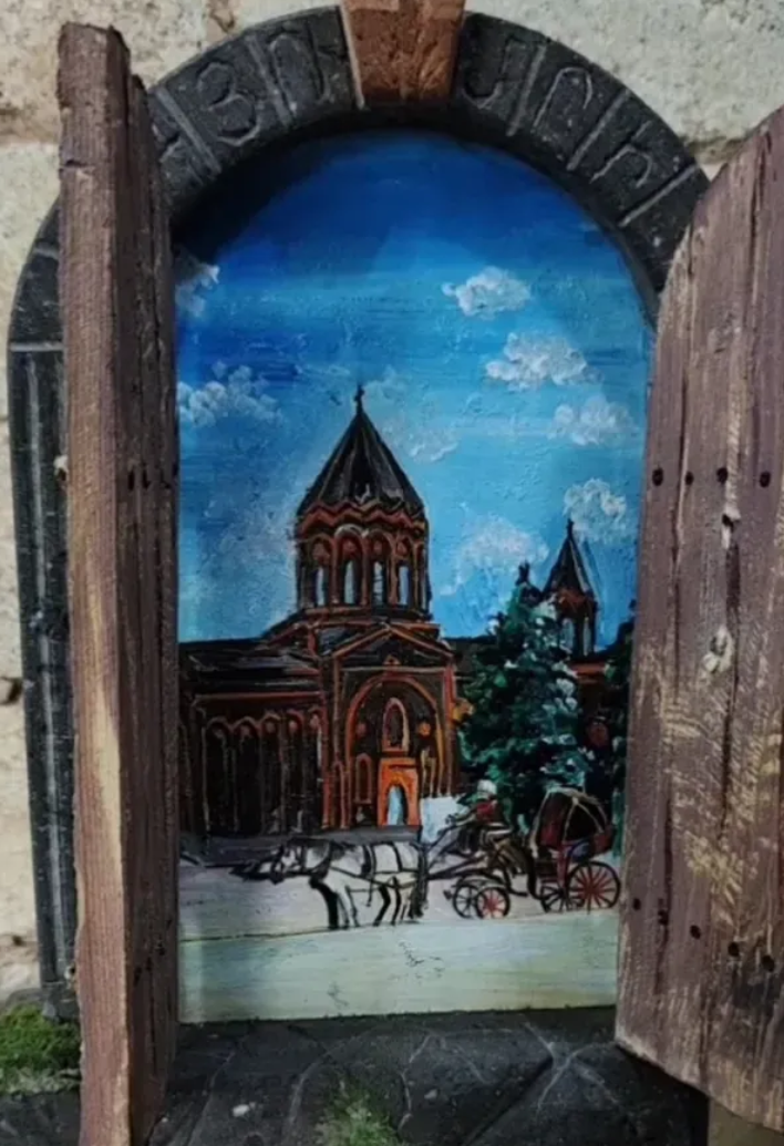 Հուշանվեր Գյումրվա դուռ, տուֆ քար ու փայտ