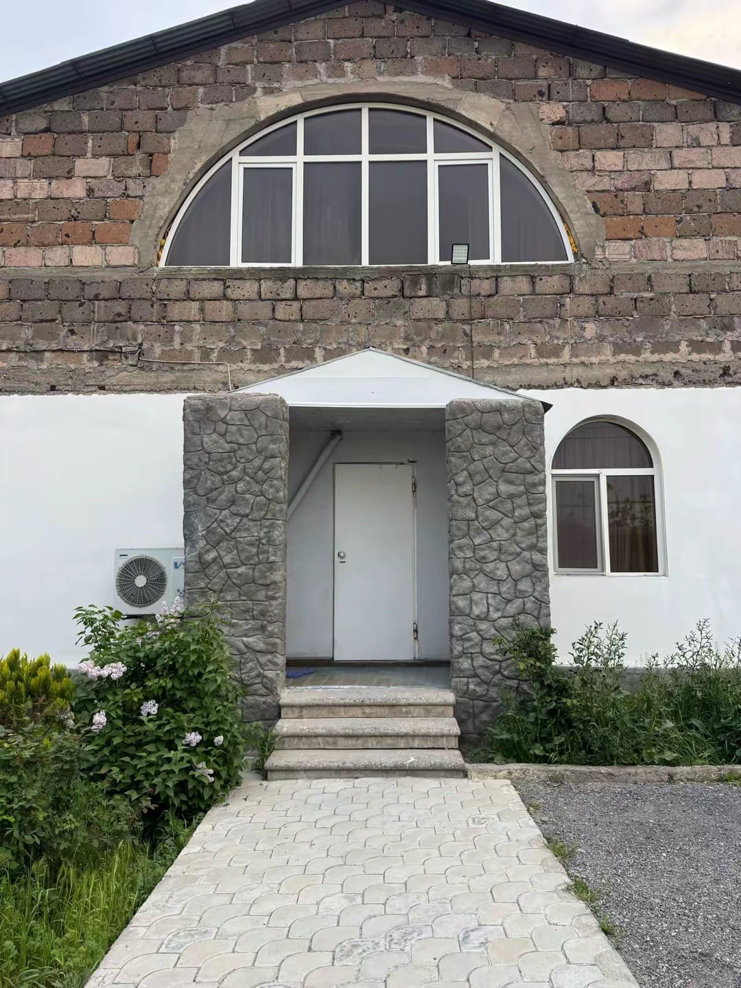 3 հարկանի առանձնատուն Փարաքարում