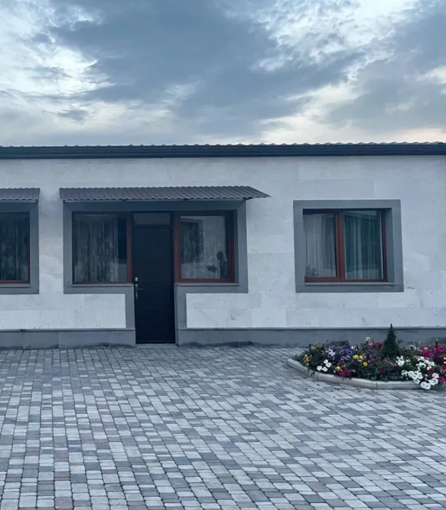 Մեկ հարկանի քարե տուն