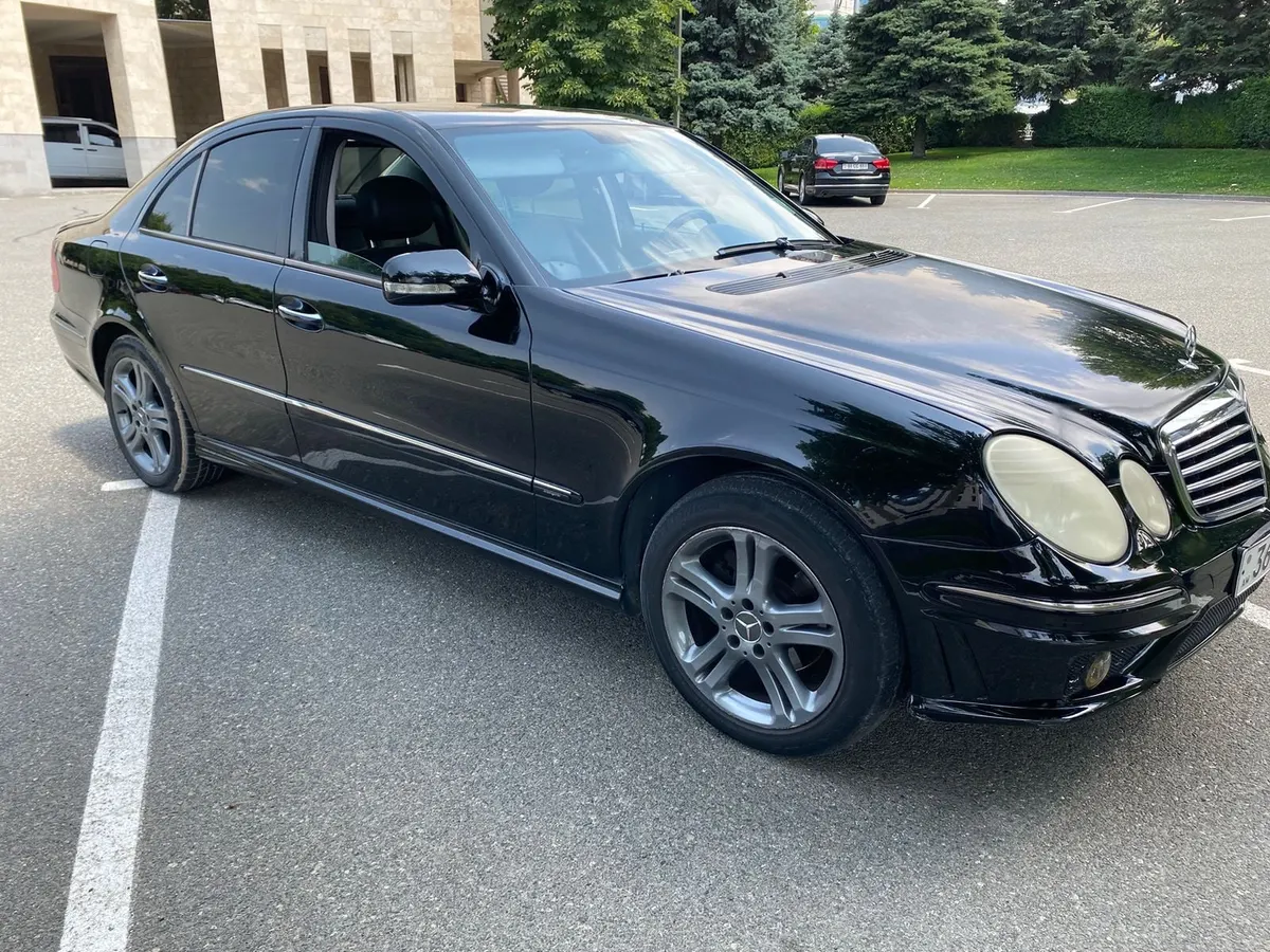 Mercedes-Benz E-Class, 3.5 L, 2005, black