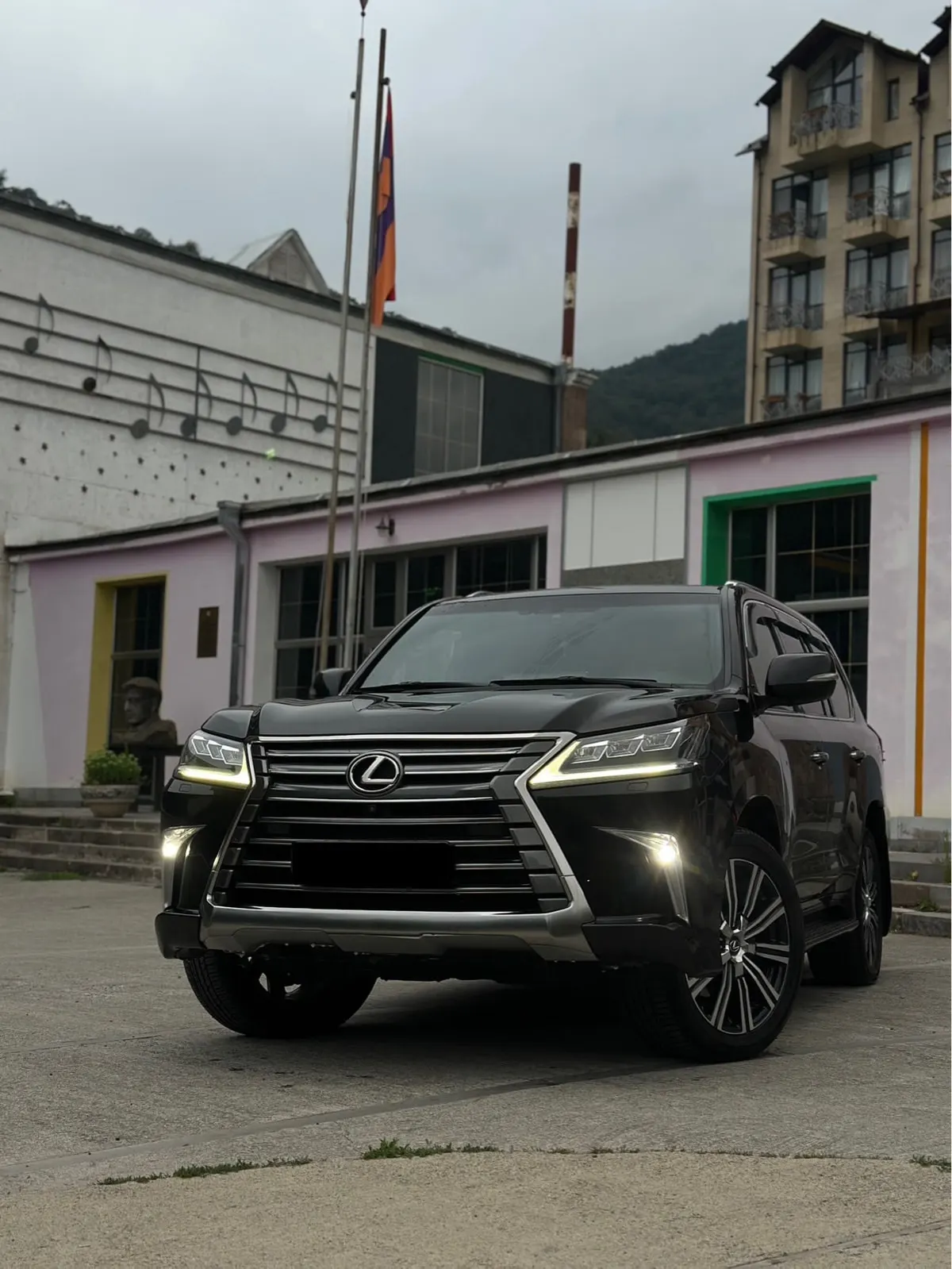Lexus LX570