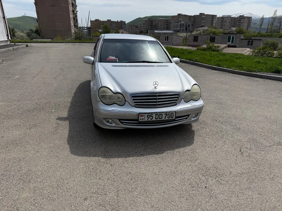Mercedes Benz C240