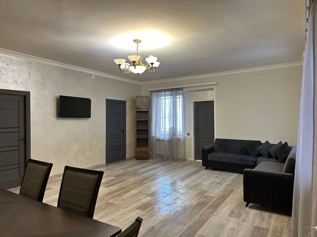 2 հարկանի քարե տուն Եղիշե Չարենցի փողոցում Ծաղկաձորում, 120 քմ, 100