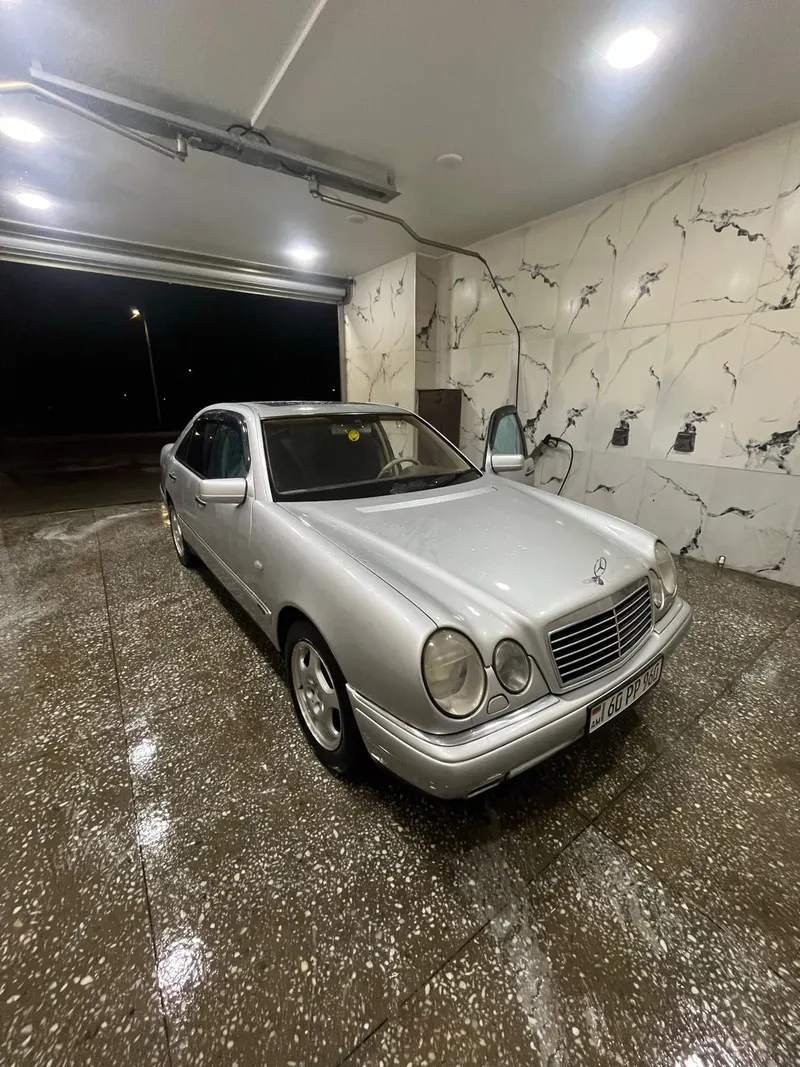 Մերսեդես W210