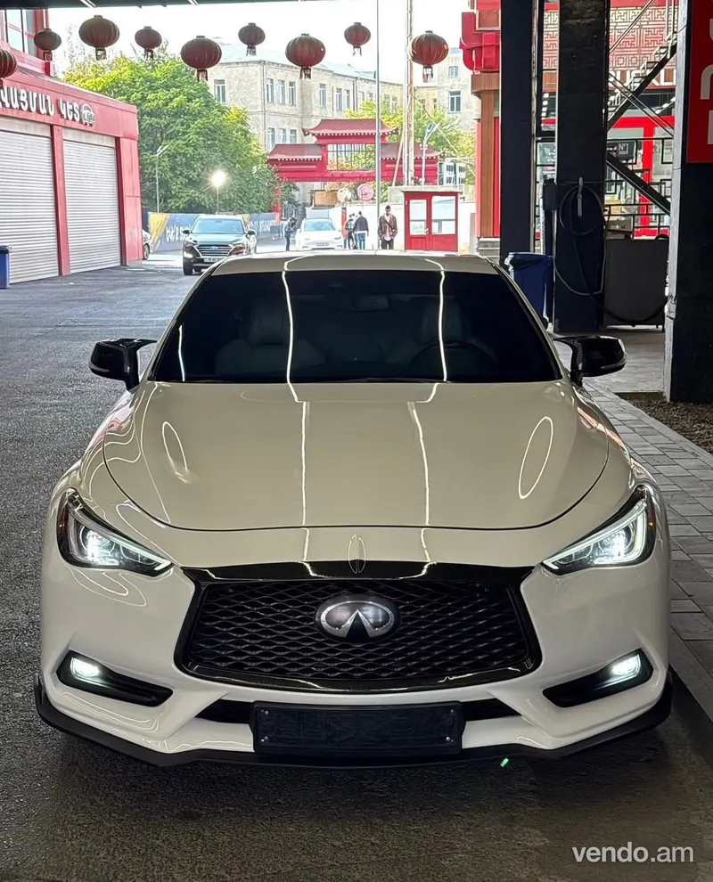 The car was serviced at a car dealership, has no problems or defects.