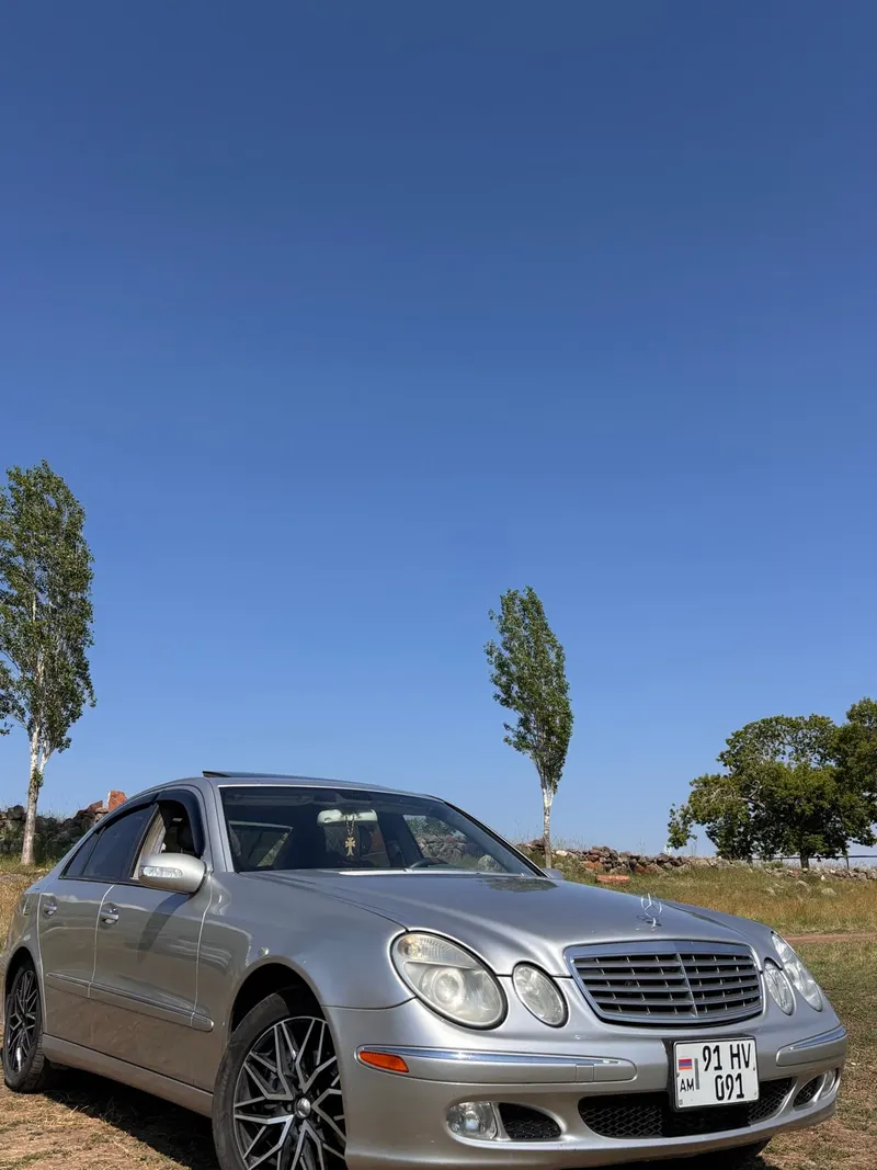 Mercedes-Benz E320