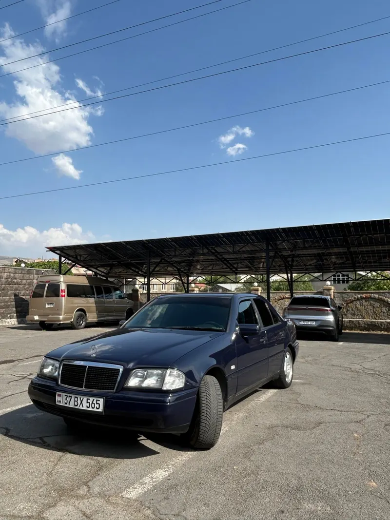 Mercedes-Benz C180