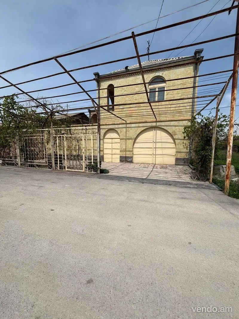 Ամուր, քարե շենք, նախագծով կատուցված տուն