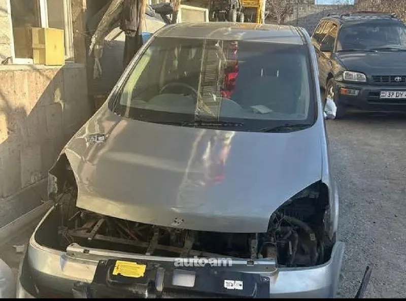 Nissan Lafesta 2004