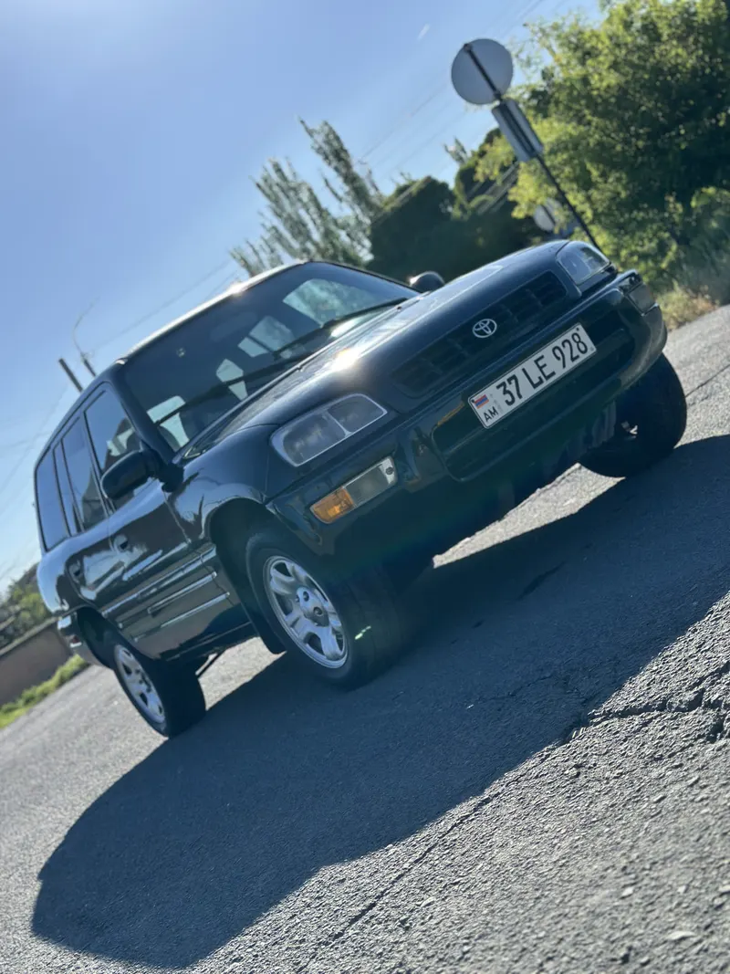 Срочно продается TOYOTA RAV 4