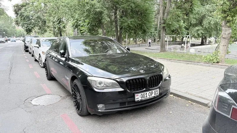 Վաճառվում Է BMW 750 , 2010թվականի, շատ լավ և թարմ վիճակում