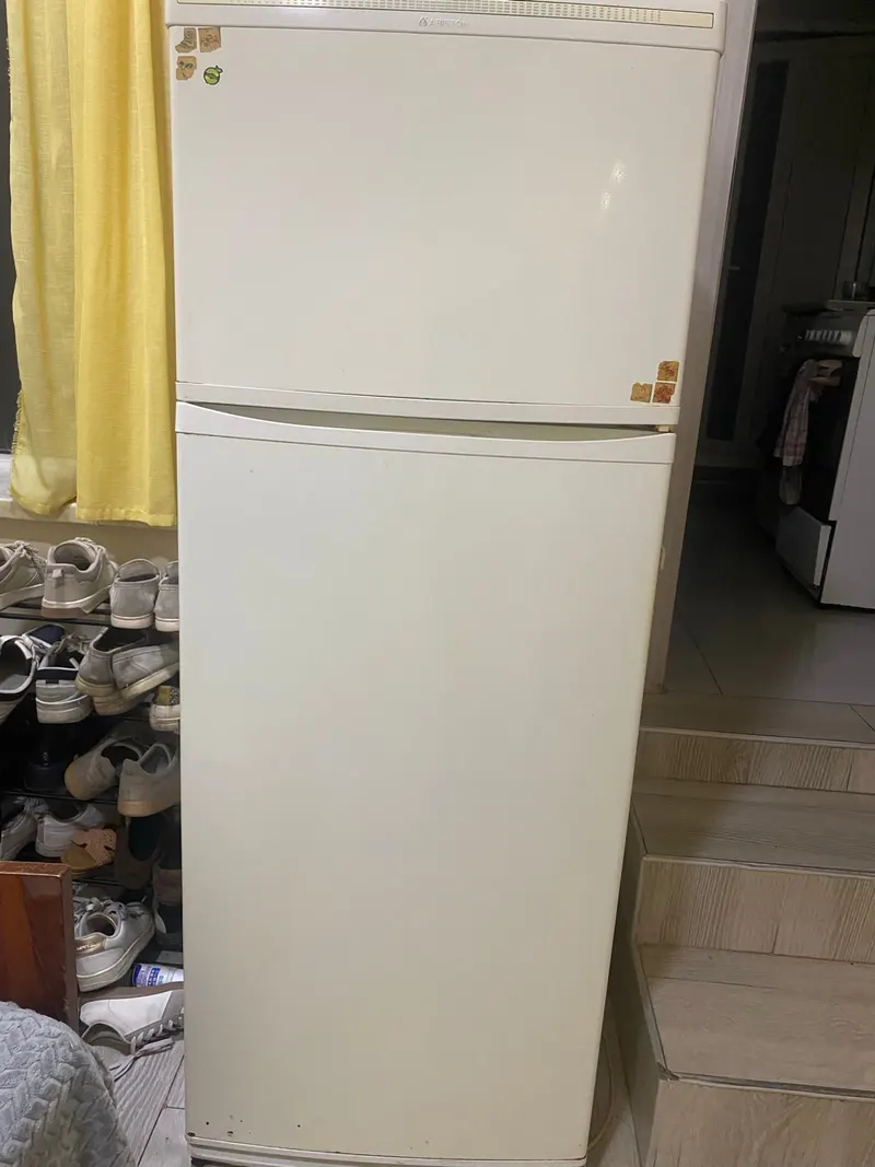 Ariston refrigerator, in good condition, price negotiable
